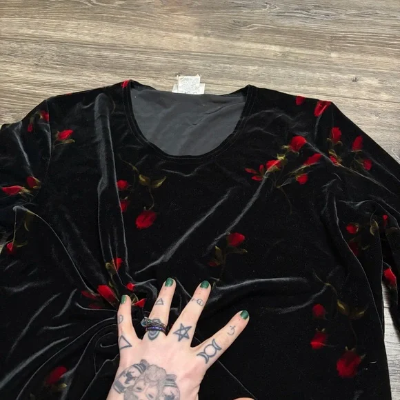 90s Vintage Velvet Rose Floral Blouse (Black/Red) Size XL - Picture 3 of 7